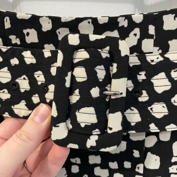 The Limited Black and White Abstract Belted Skirt Women’s Size XS - Picture 4 of 9